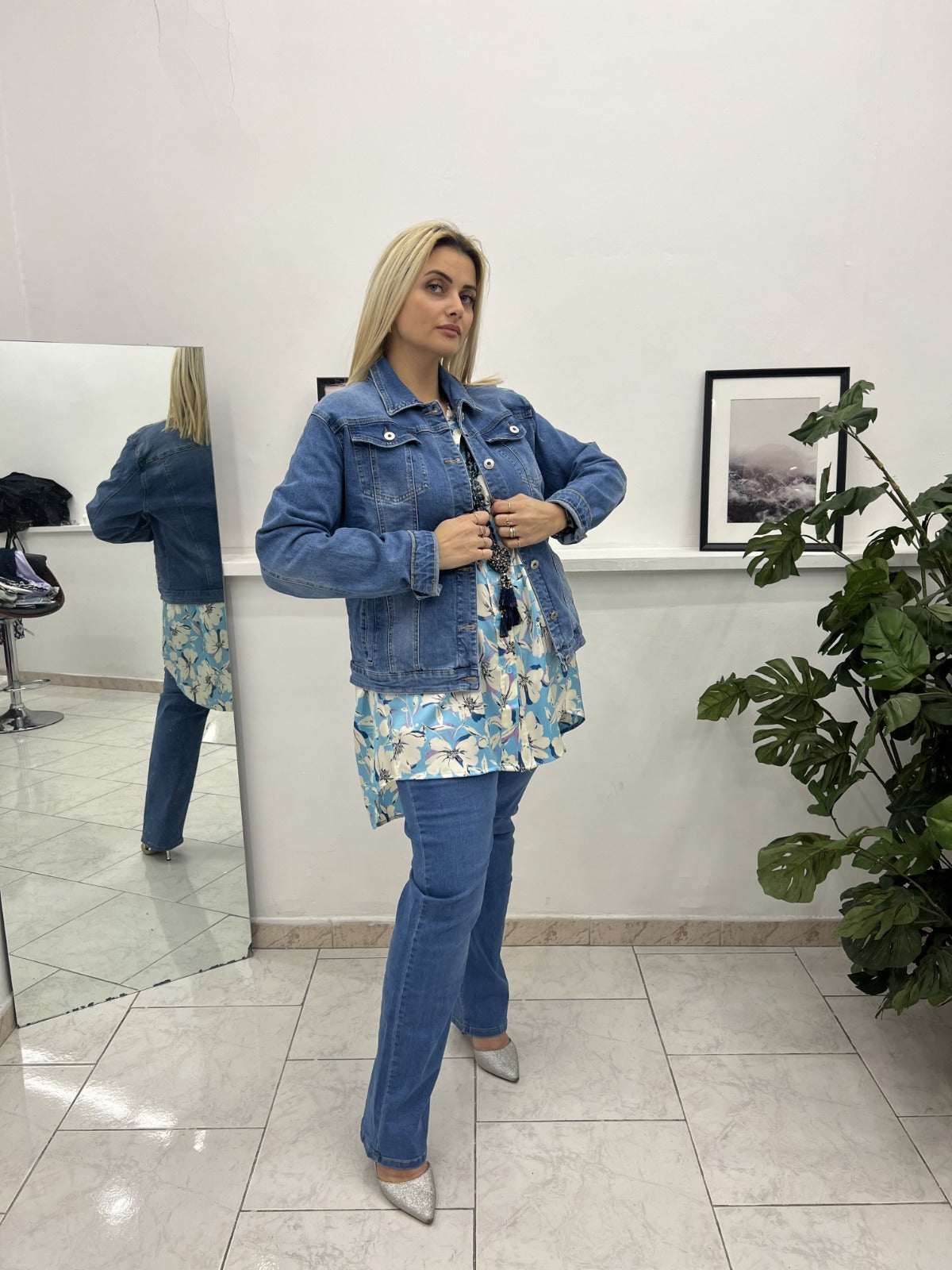 abbigliamento donna taglie forti jeans e giacca di jeans