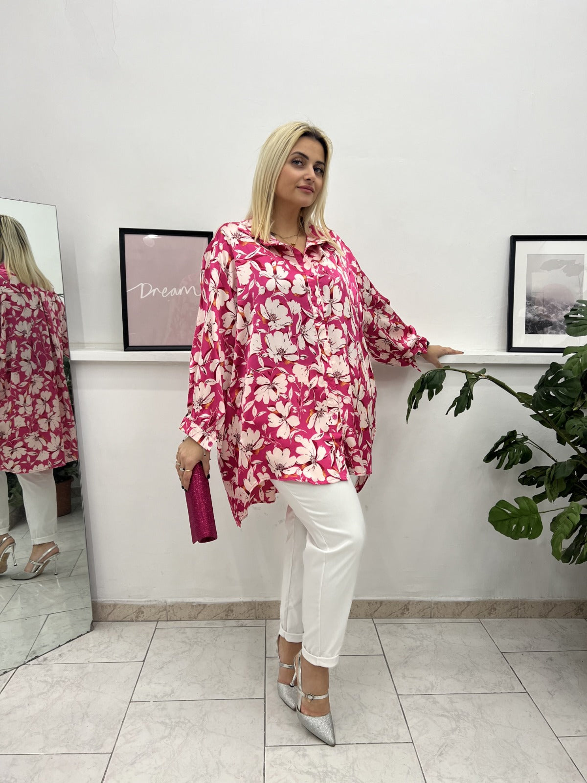abbigliamento donna taglie forti camicia viola e pantalone nero