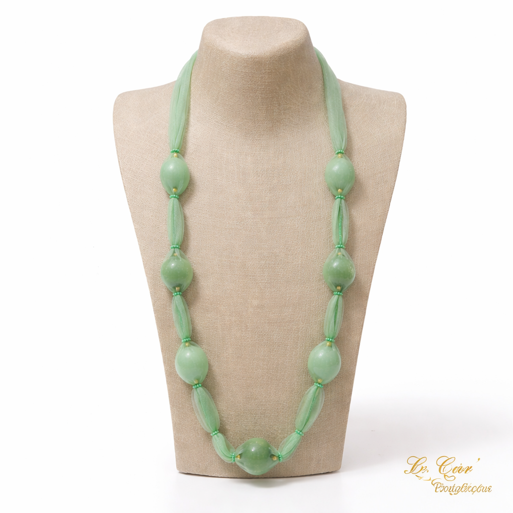 Collana Turchese Elegance con Sfere Lucide e Tessuto