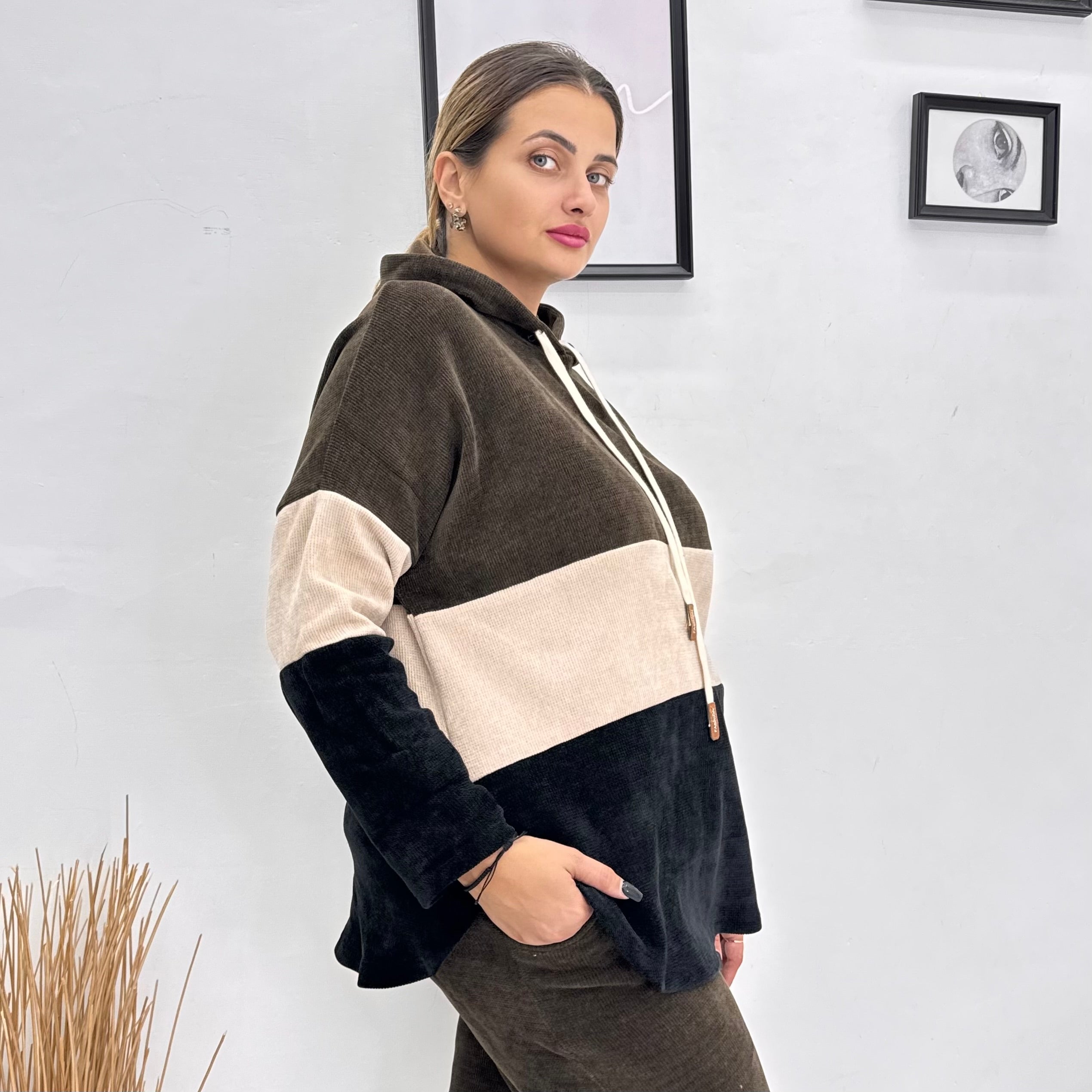 TUTA TRICOLOR