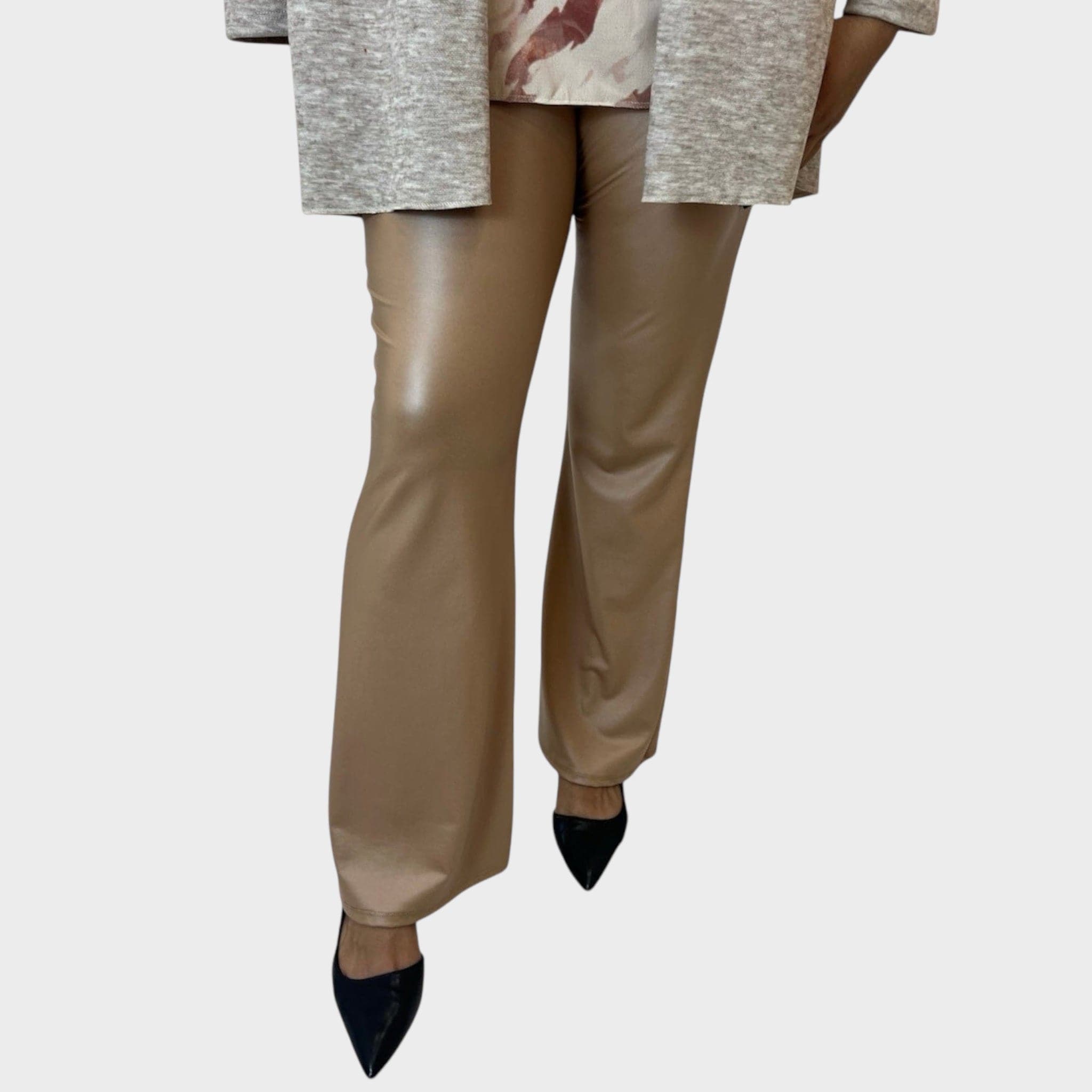 Pantalone a zampa in ecopelle