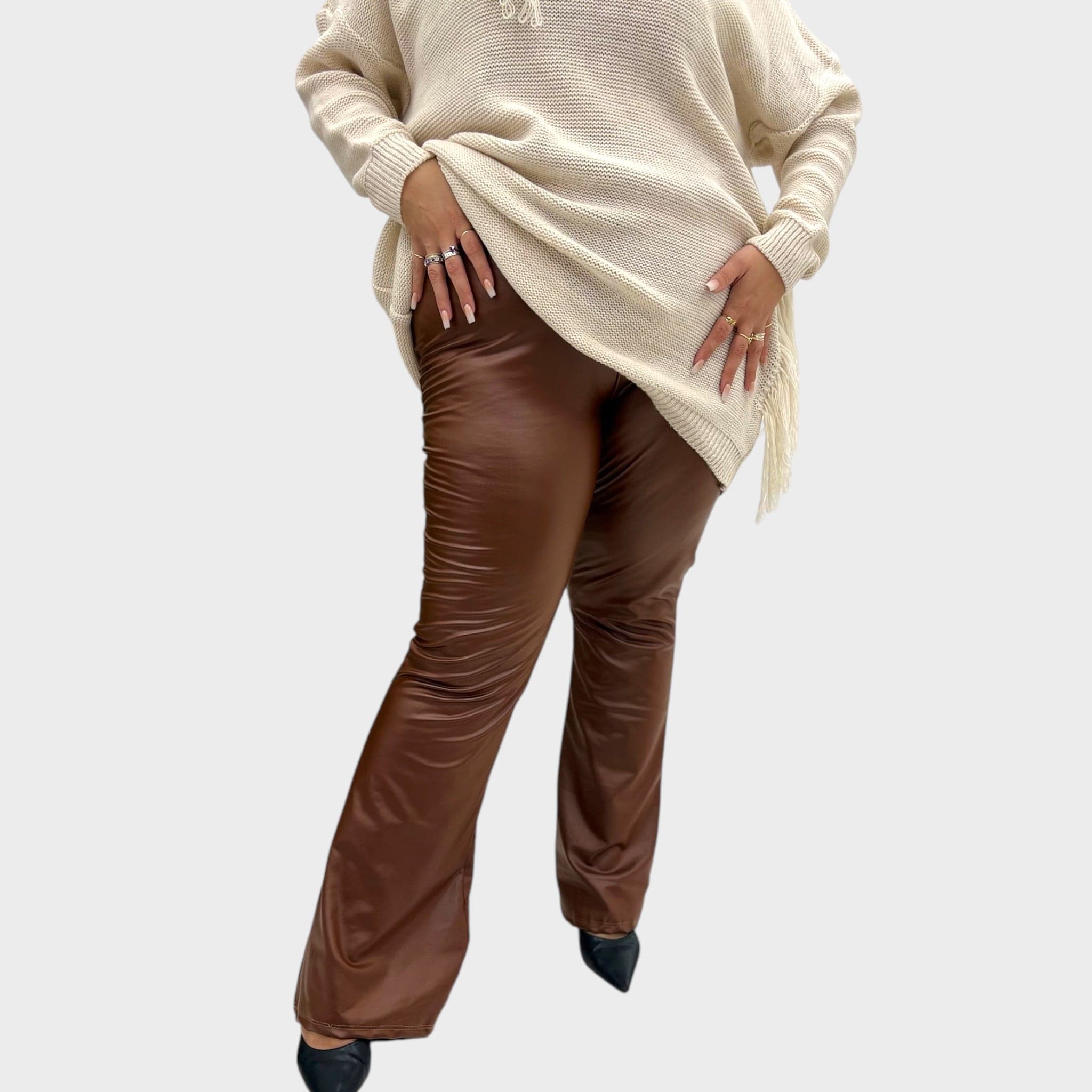 Pantalone a zampa in ecopelle