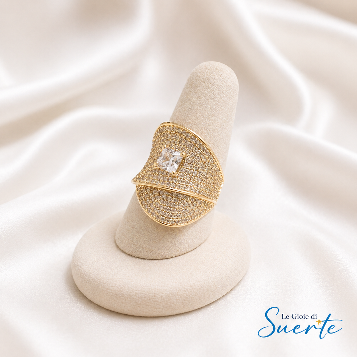 Anello Royal Pavé Dorato con Cristallo Centrale
