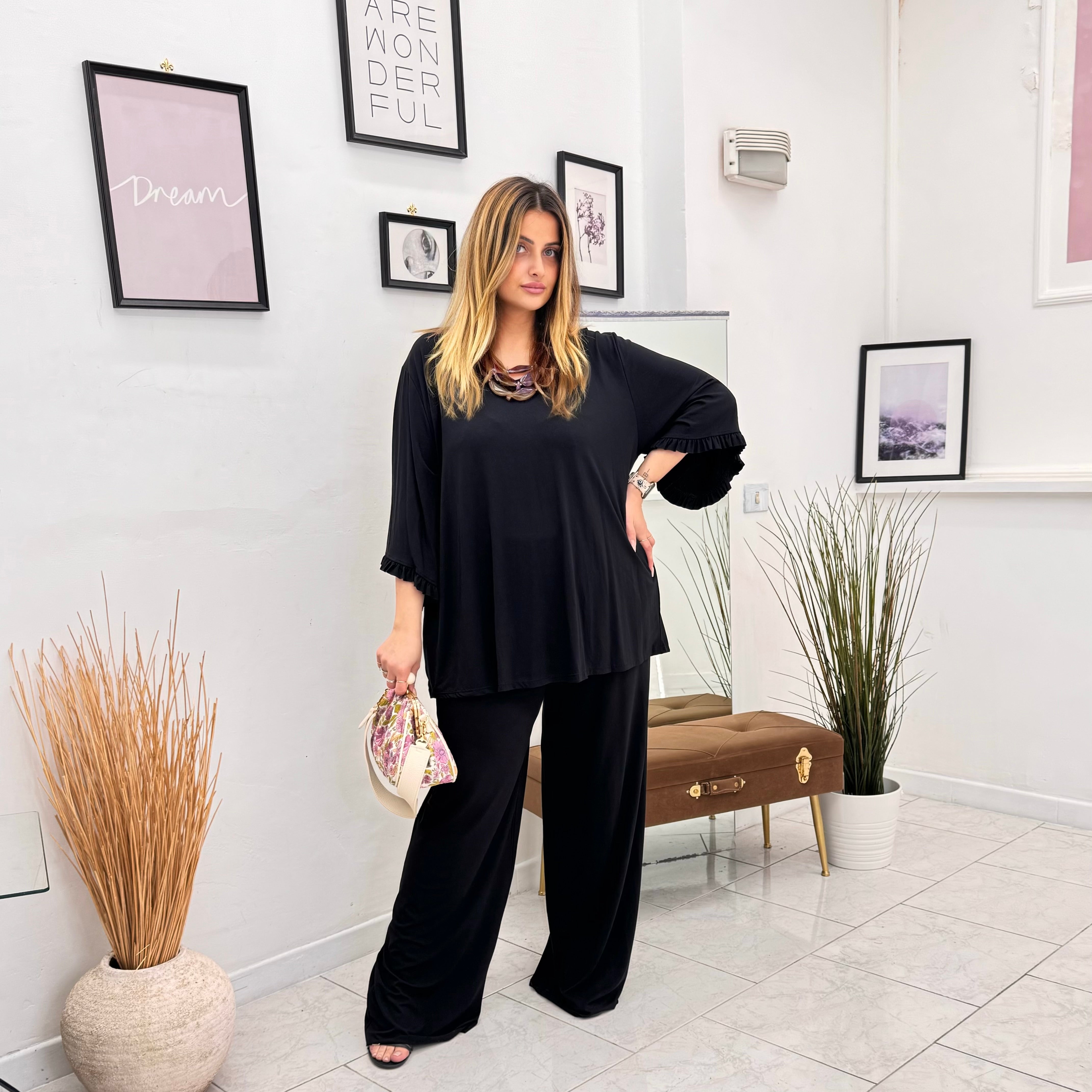 TOTAL LOOK JUDITH