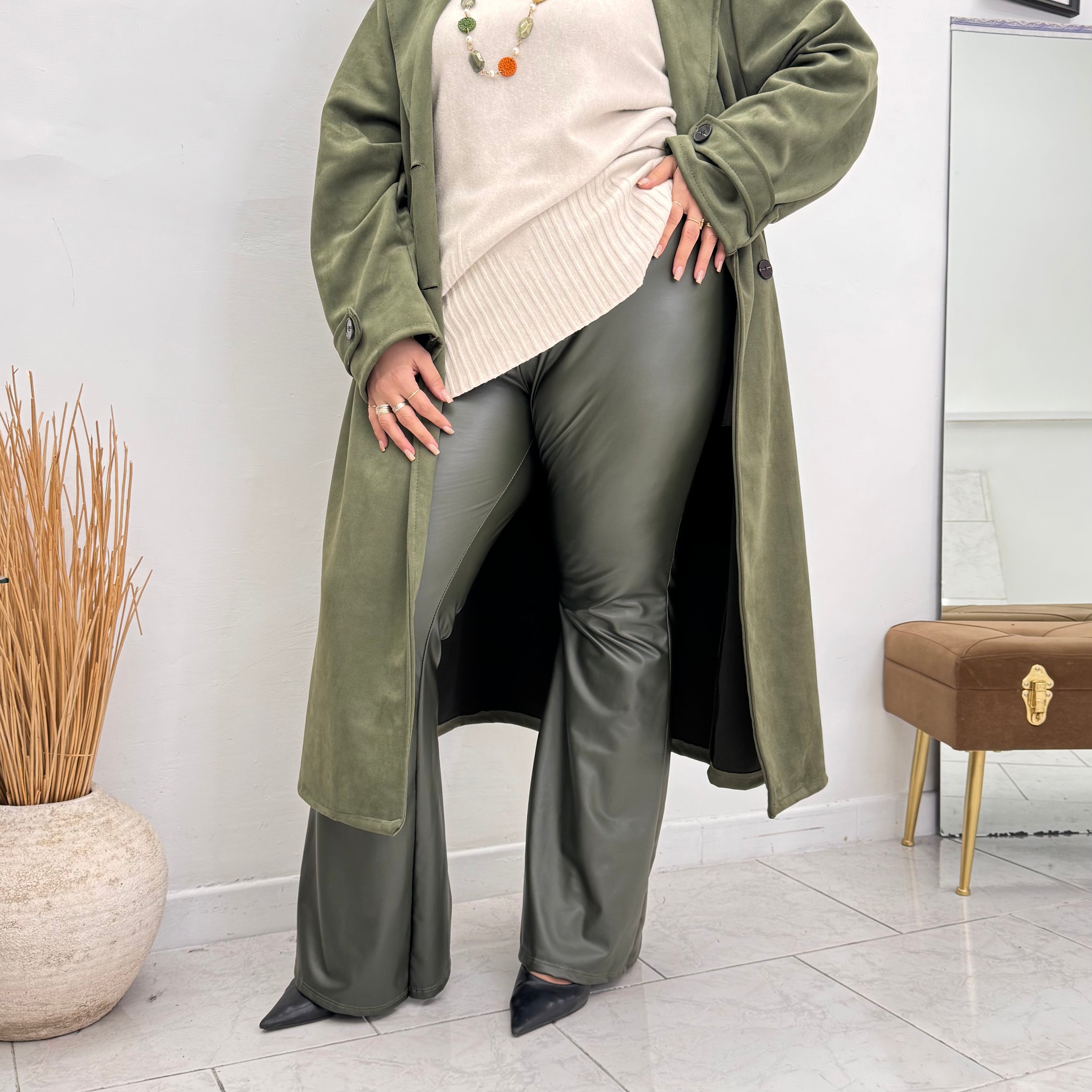 Pantalone a zampa in ecopelle