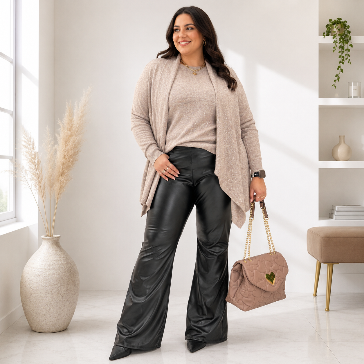 Pantalone a zampa in ecopelle